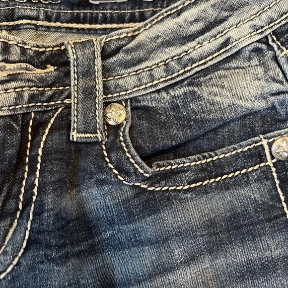 Miss Me Mid Rise Cuffed Skinny Jean Size 27 Rhinestone Cross - Picture 4 of 11